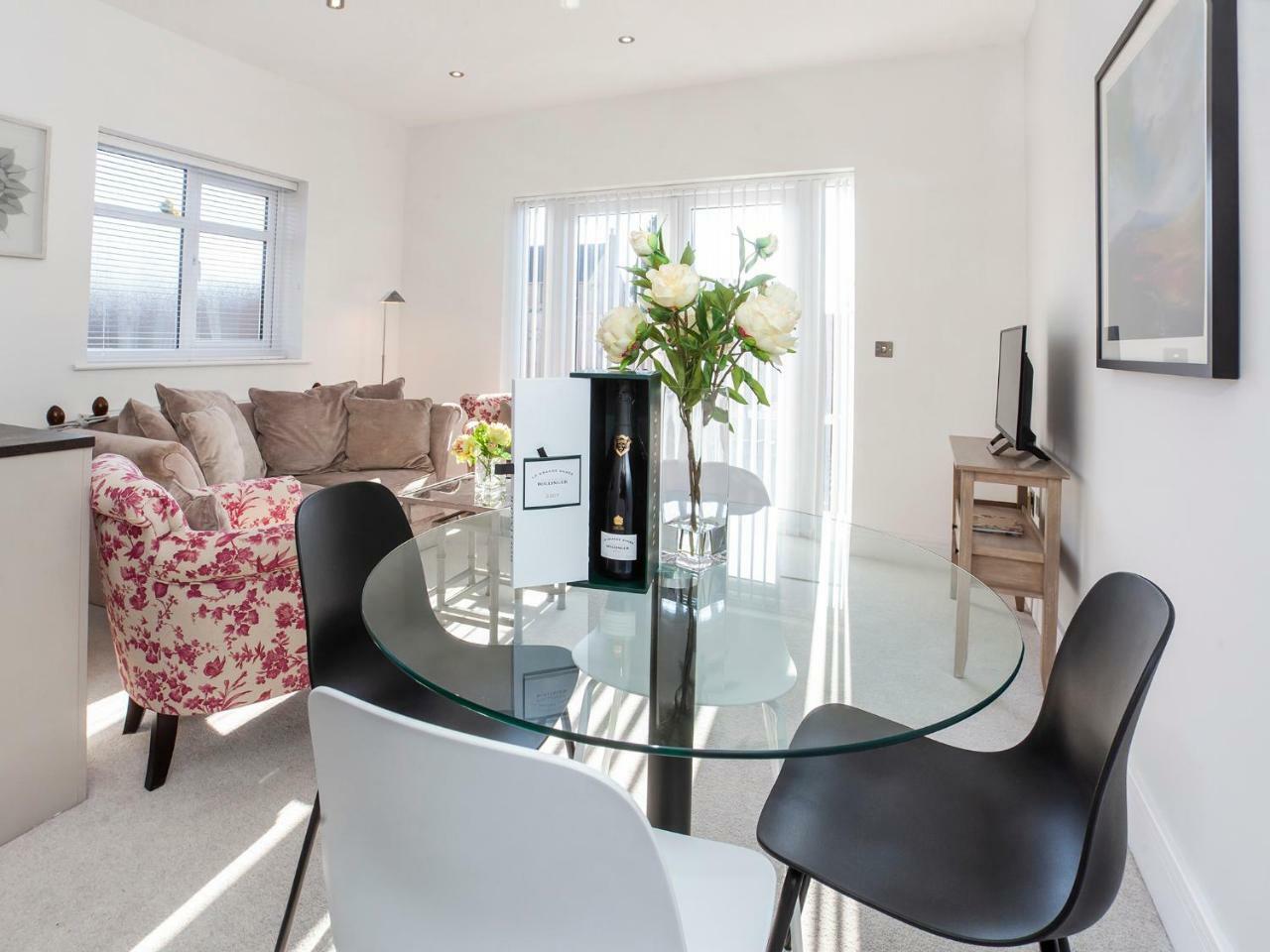 יורק White House Apartments-Free Parking 1 Car Per Apartment מראה חיצוני תמונה
